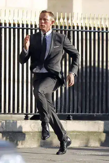 bond3.webp