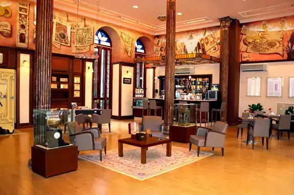 Boutique-Museo_de_Cuervo_y_Sobrinos_en_La_Habana_Vieja.webp