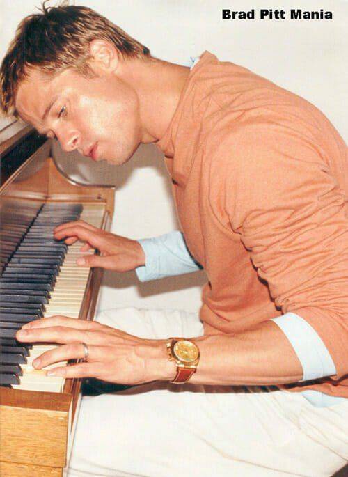 Brad-Pitt-playing-the-Piano-with-a-Rolex-Daytona.jpg