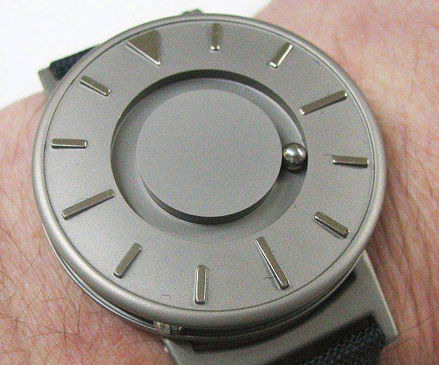 bradley-magnetic-wristwatch-640x532.jpg