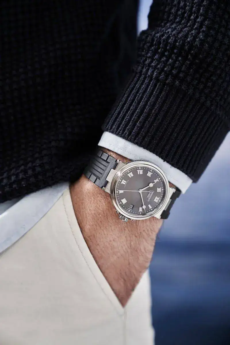 Breguet%20Marine%205517%20on%20the%20wrist%20(2).webp