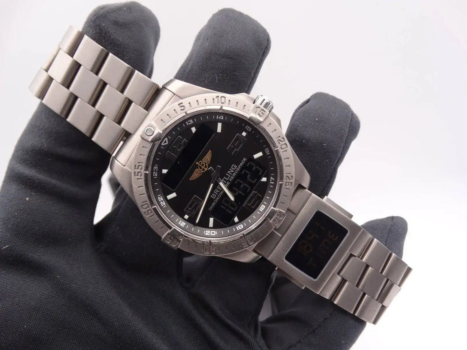Breitling Aerospace Avantage Co-Pilot Cockpit Titanium 9376.JPG