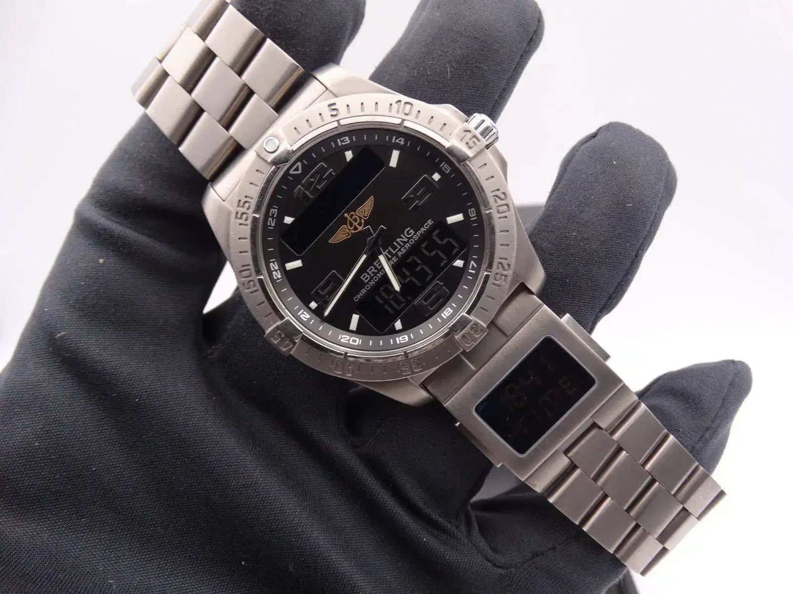 Breitling Aerospace Avantage Co-Pilot Cockpit Titanium 9385.JPG