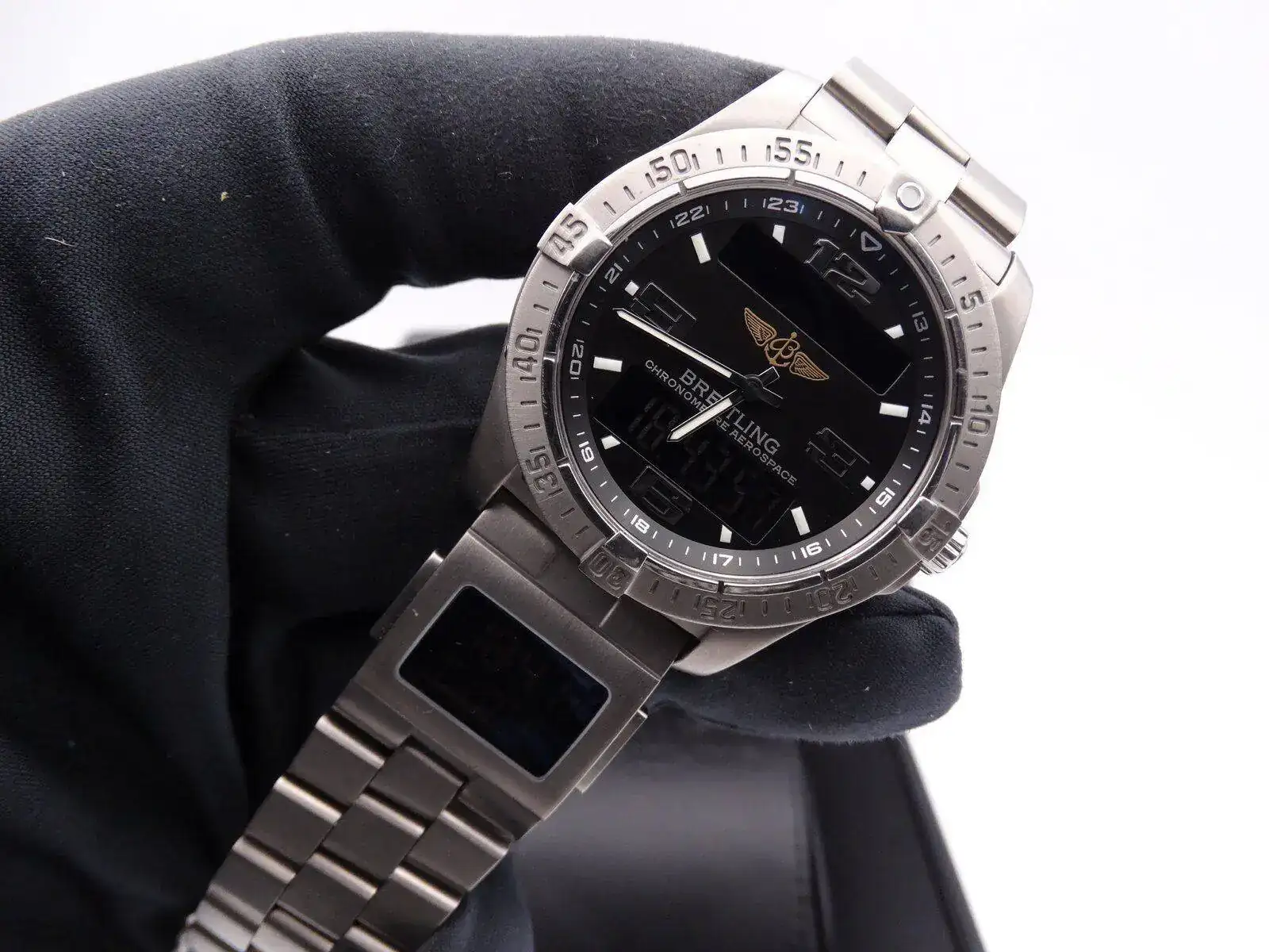 Breitling Aerospace Avantage Co-Pilot Cockpit Titanium 9386.JPG