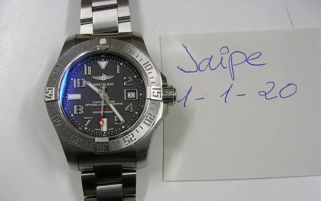 BREITLING-AVENGER-1.webp