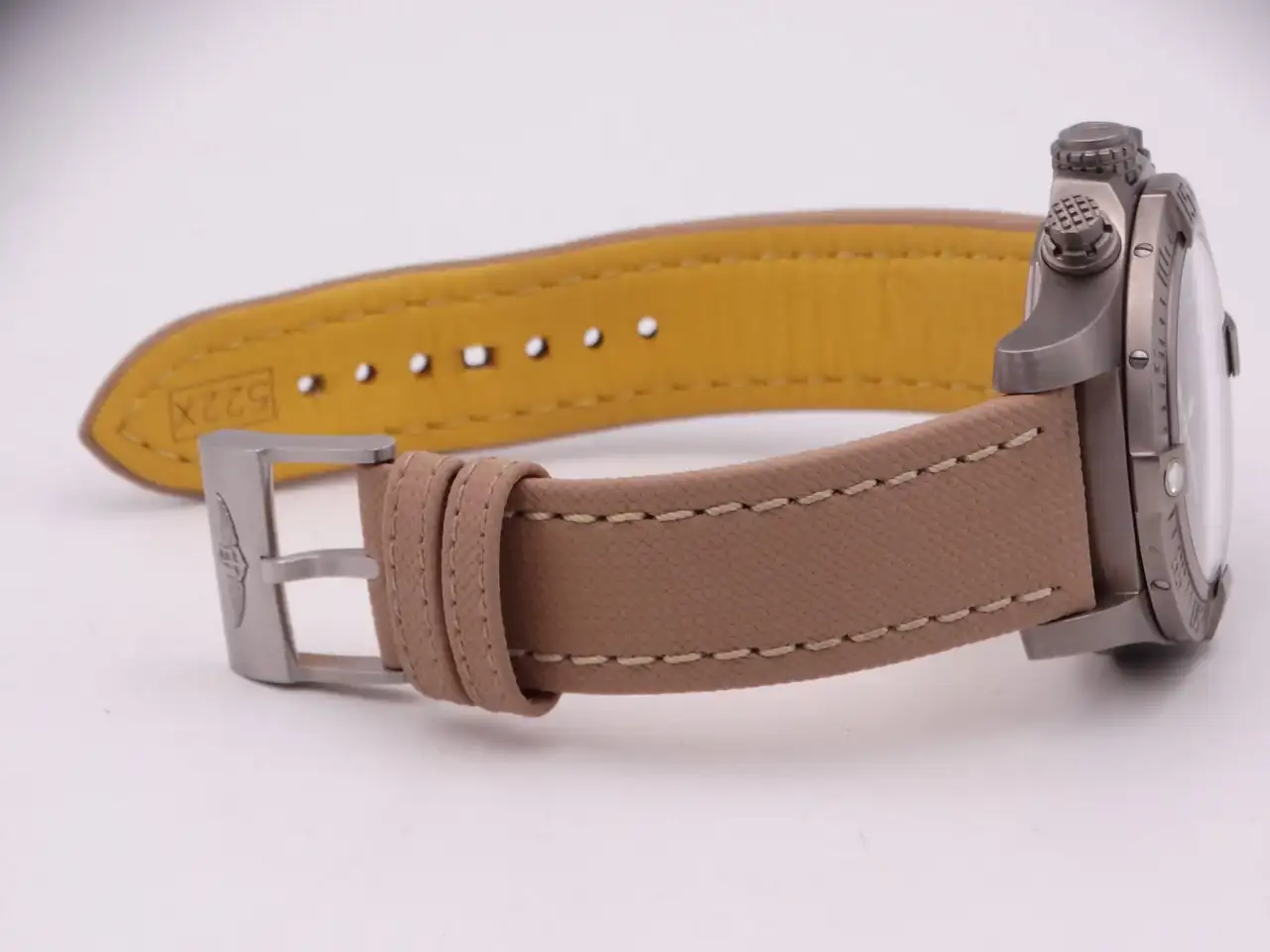 Breitling Avenger Bandit 05351.webp