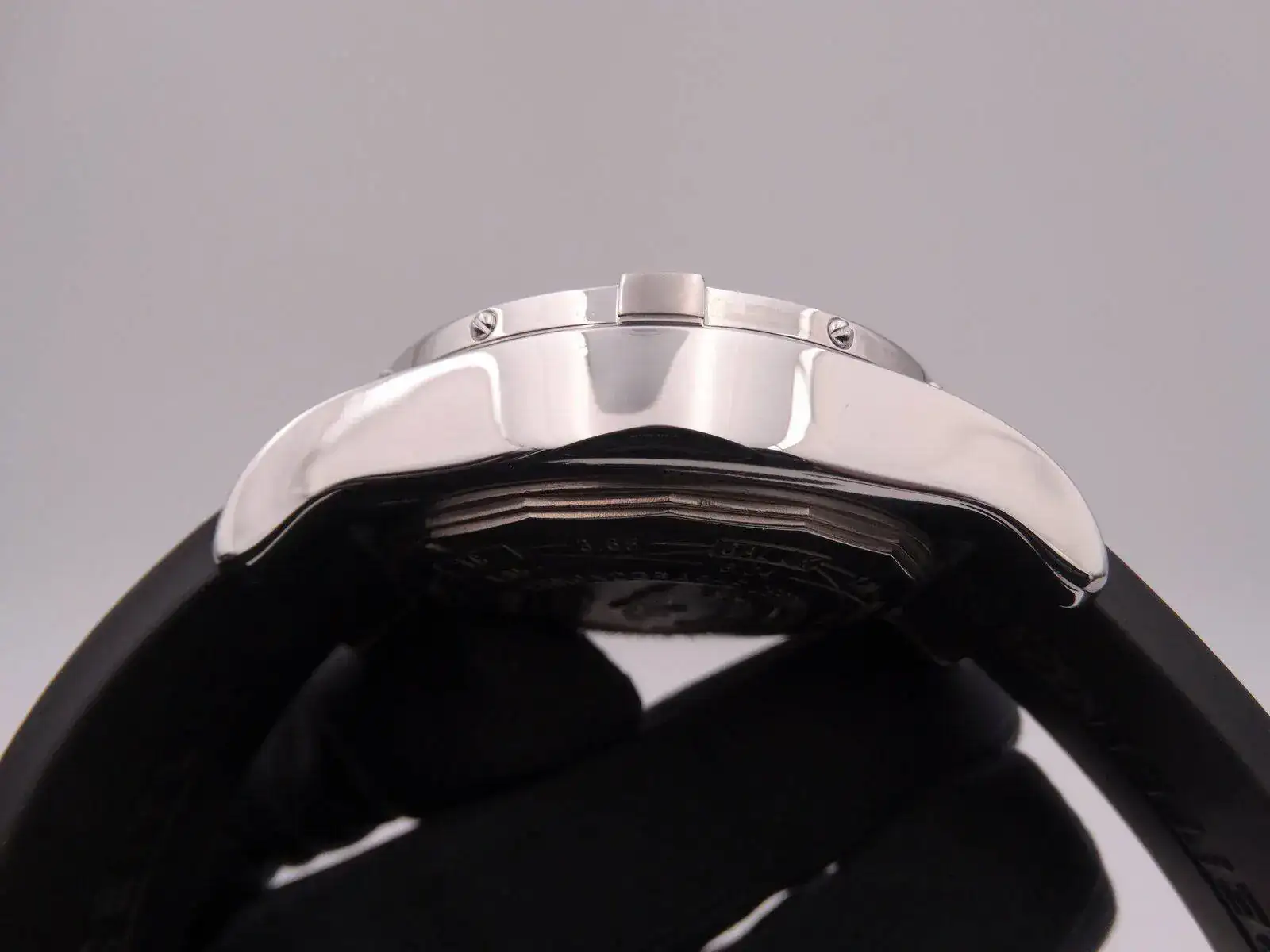 Breitling Avenger Chronograph 9060.webp