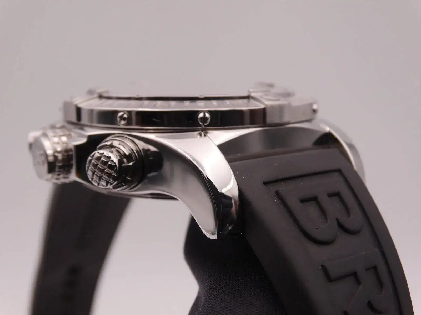 Breitling Avenger Chronograph 9067.webp