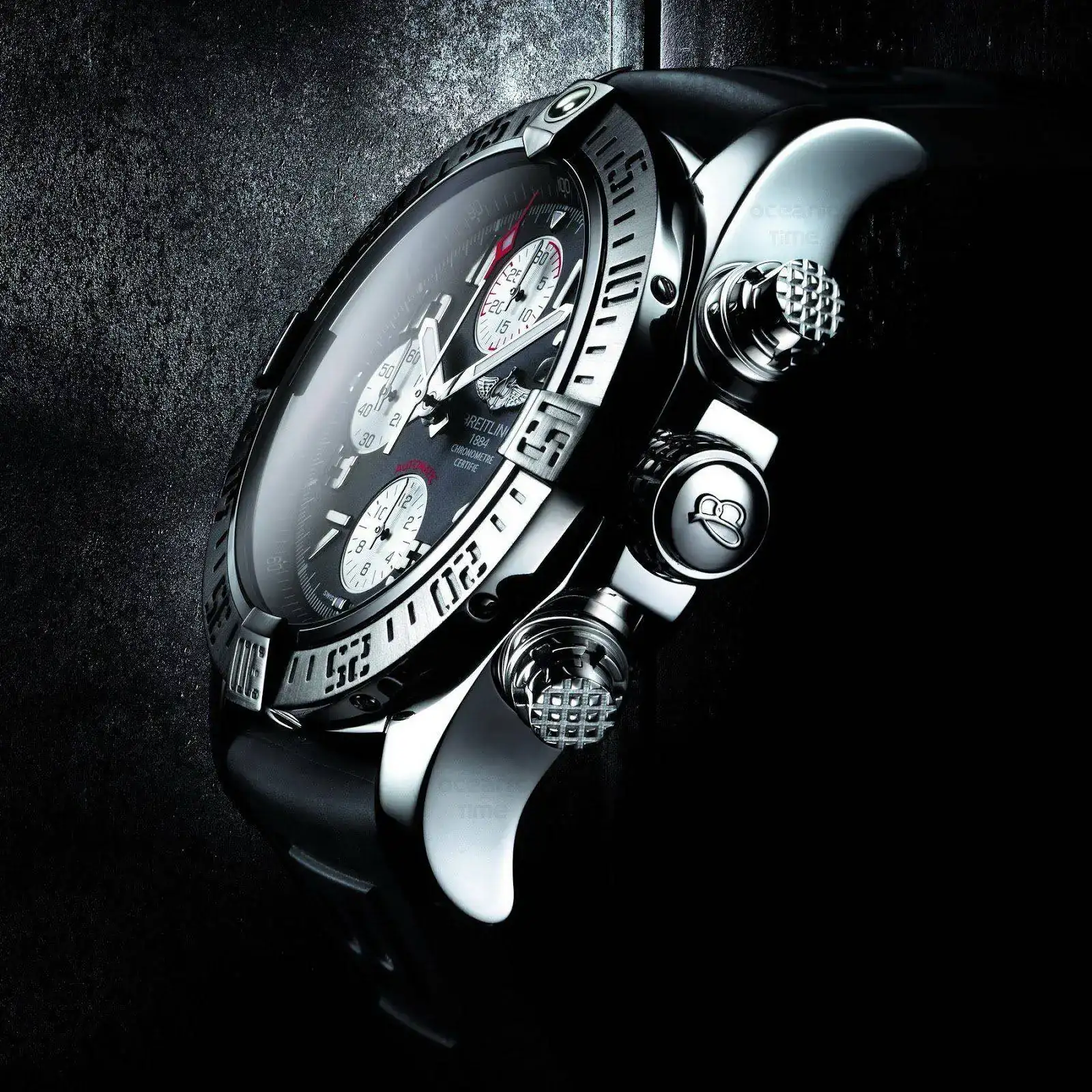 BREITLING+Avenger+II+01.webp