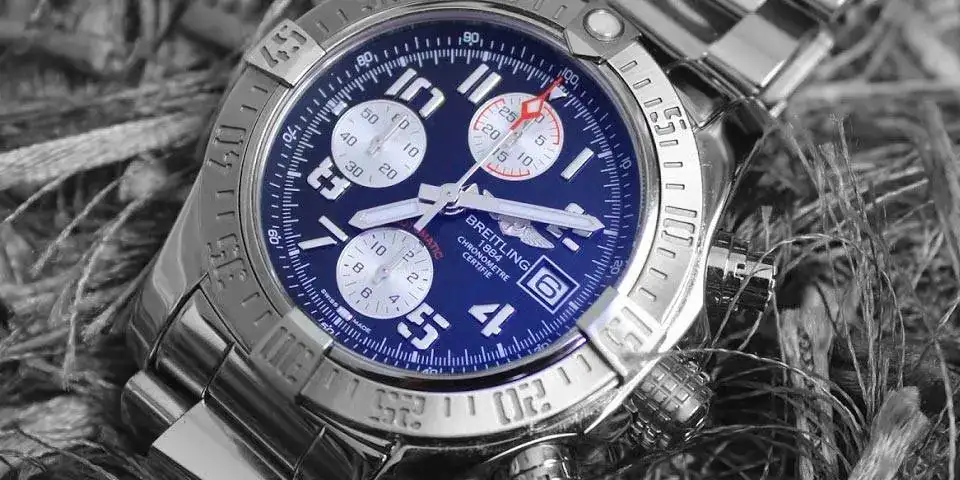 breitling-avenger-II.webp
