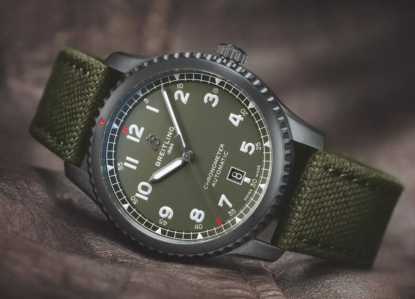 Breitling-Aviator-8-Automatic-41-Curtiss-Warhawk-1.webp