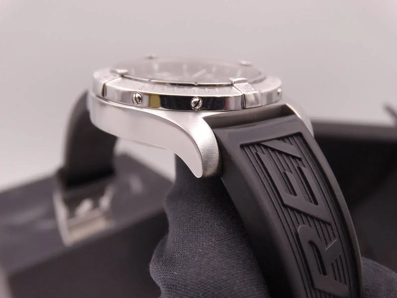 Breitling Colt Quartz 01650.webp