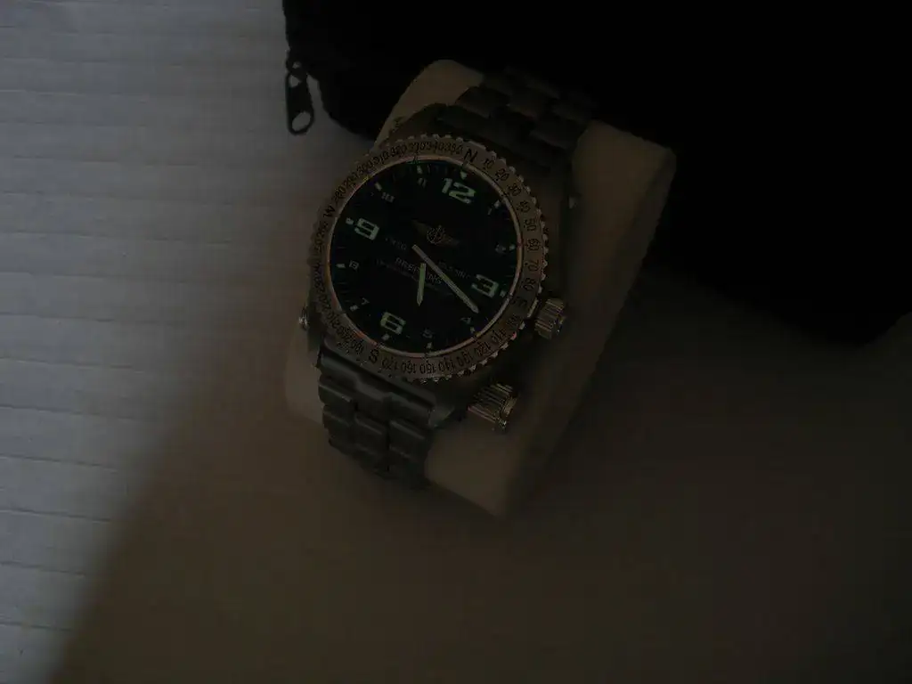 Breitling-Emergency-02.webp