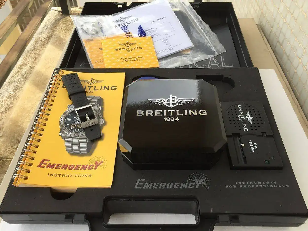 breitling-emergency-e76321-1250px-02.webp