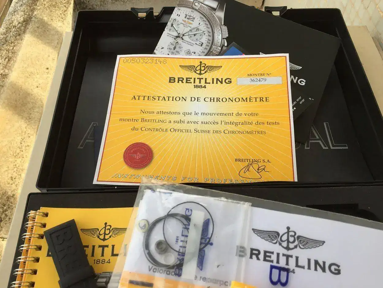 breitling-emergency-e76321-1250px-04.webp