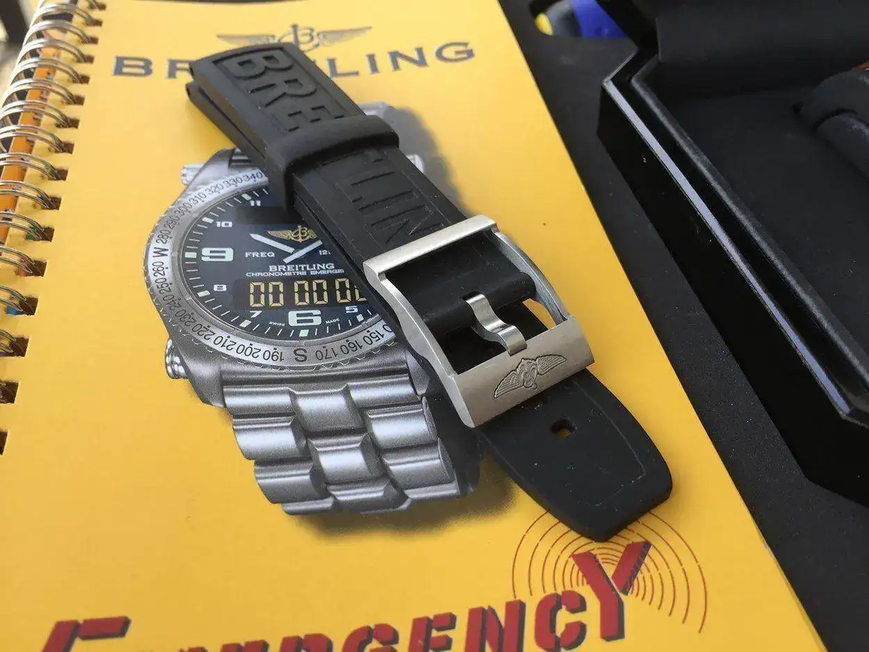 breitling-emergency-e76321-1250px-07.webp