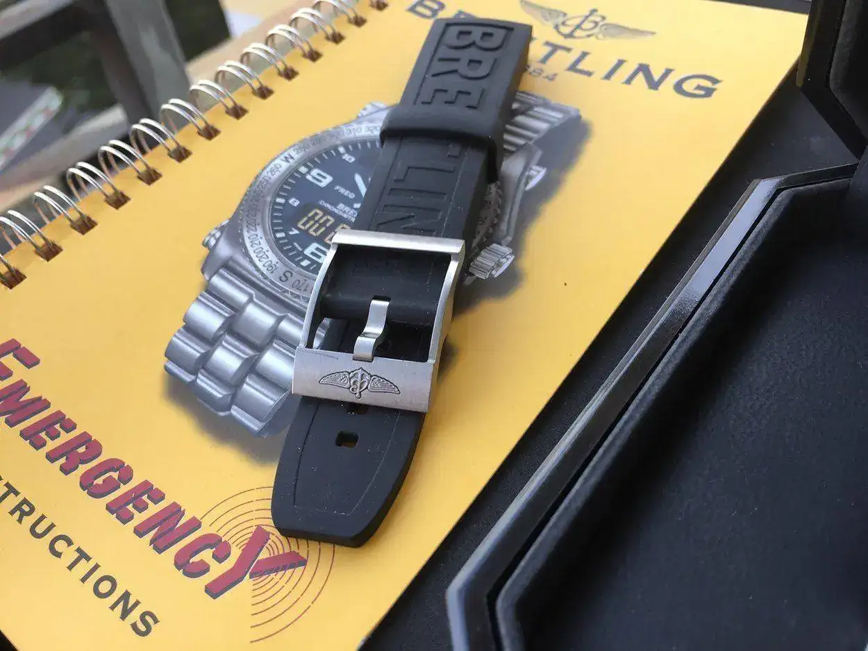 breitling-emergency-e76321-1250px-08.webp