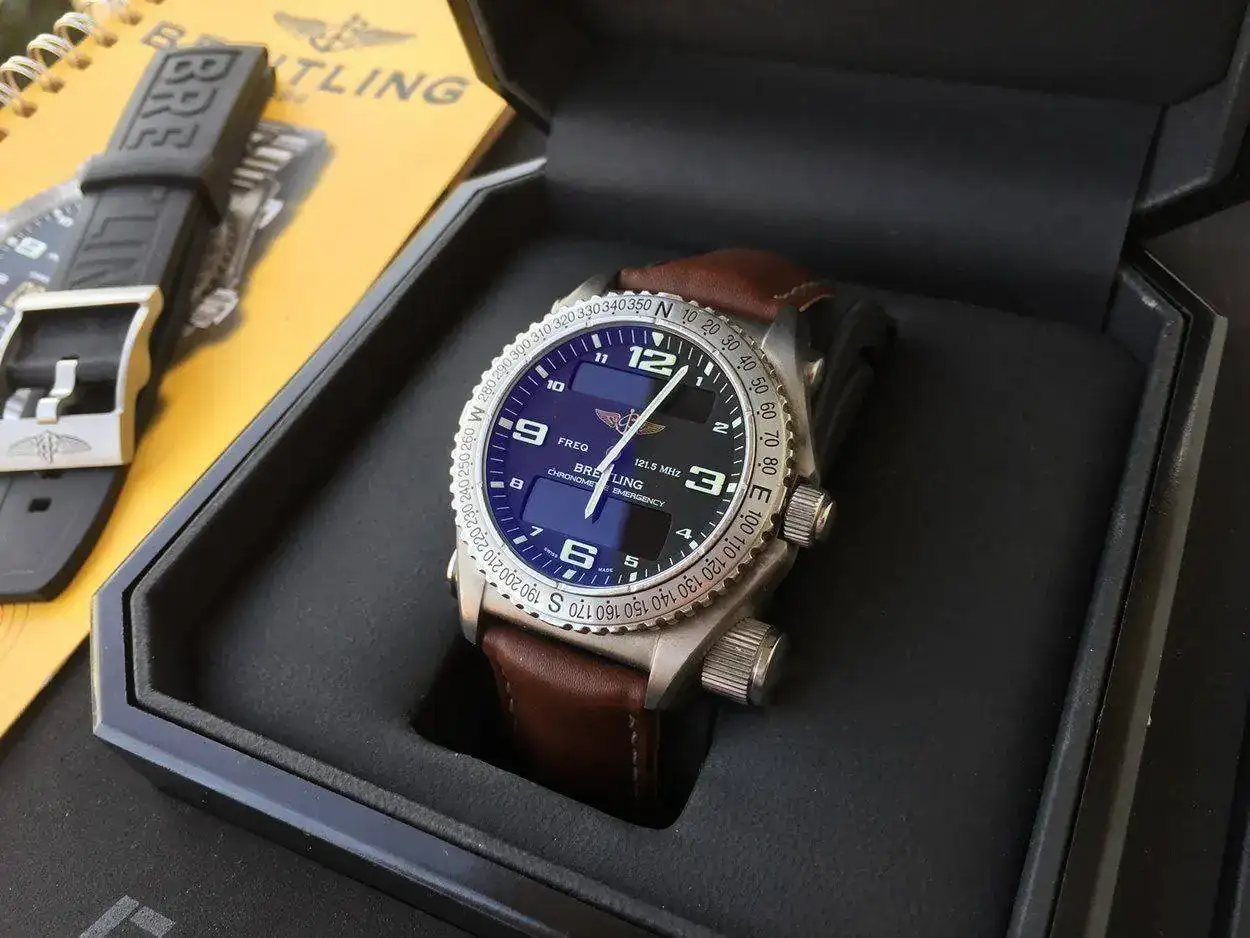 breitling-emergency-e76321-1250px-09.webp