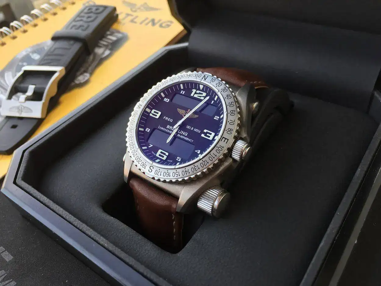 breitling-emergency-e76321-1250px-10.webp