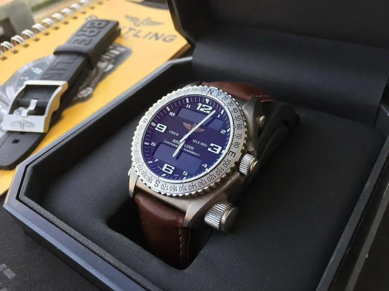 breitling-emergency-e76321-1250px-11.webp