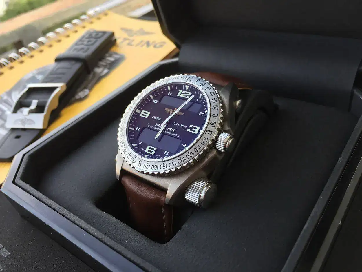breitling-emergency-e76321-1250px-12.webp