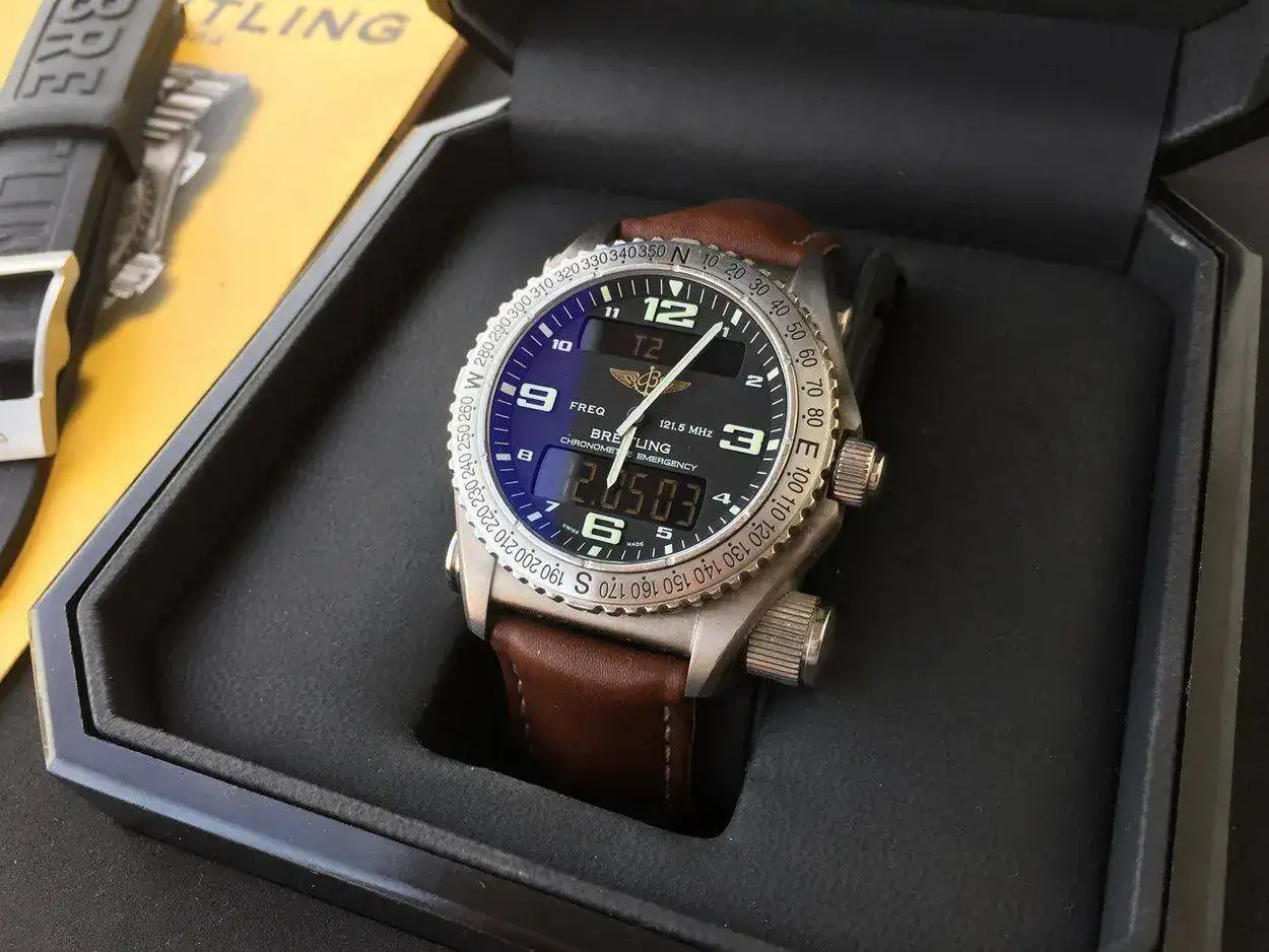 breitling-emergency-e76321-1250px-14.webp