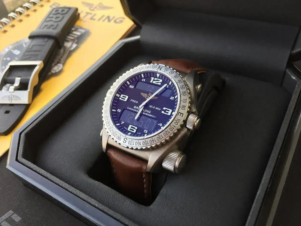 breitling-emergency-e76321-1250px-15.webp