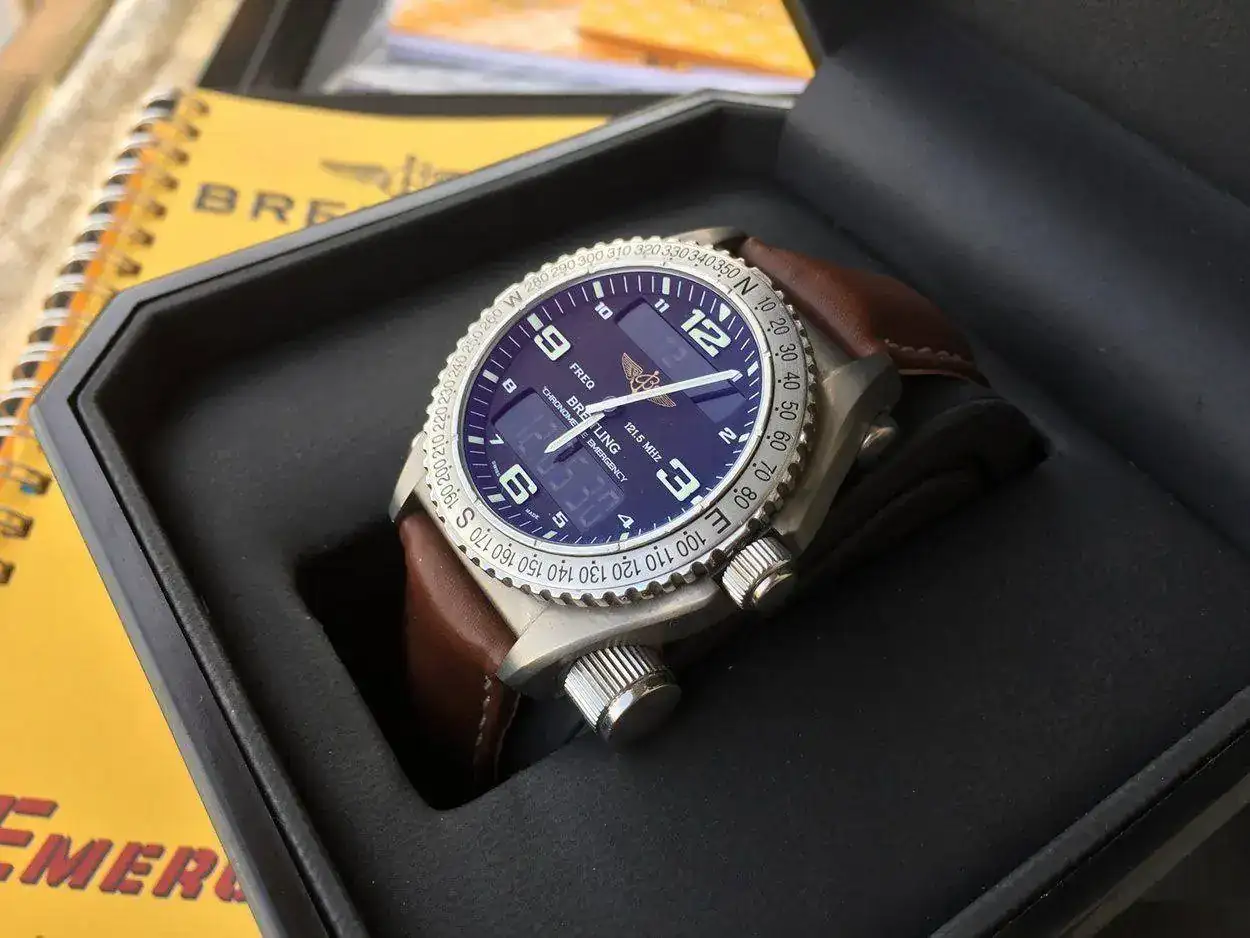 breitling-emergency-e76321-1250px-16.webp