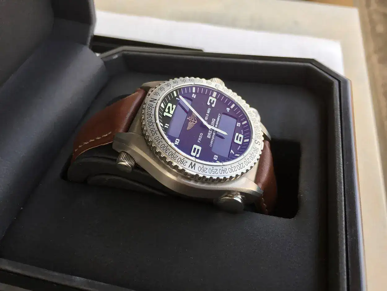 breitling-emergency-e76321-1250px-20.webp