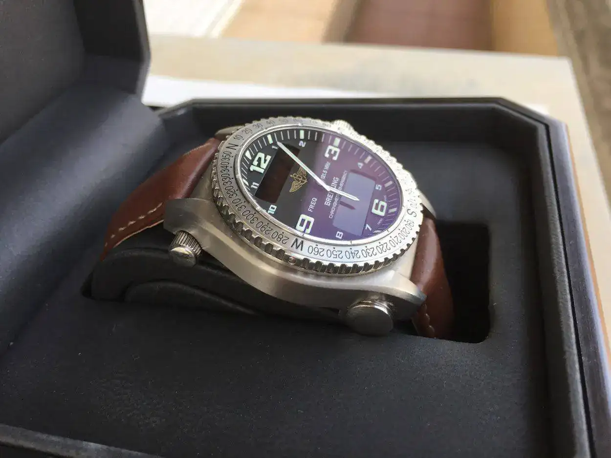 breitling-emergency-e76321-1250px-21.webp