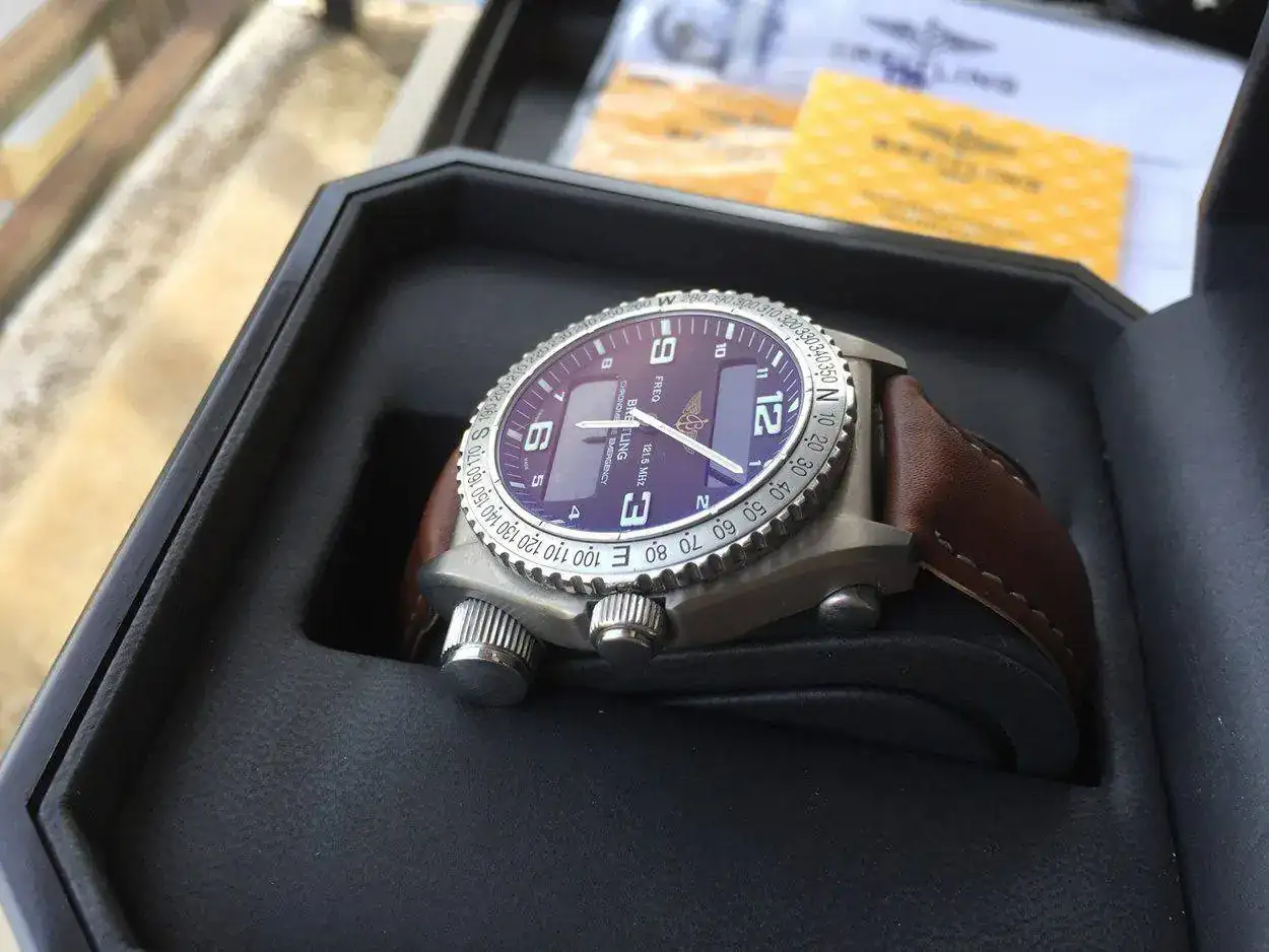 breitling-emergency-e76321-1250px-23.webp