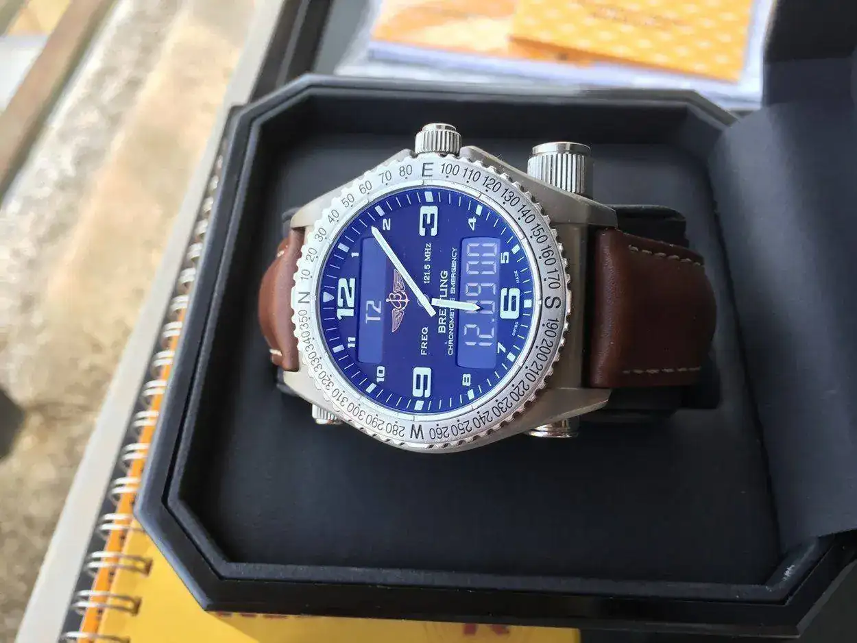 breitling-emergency-e76321-1250px-29.webp