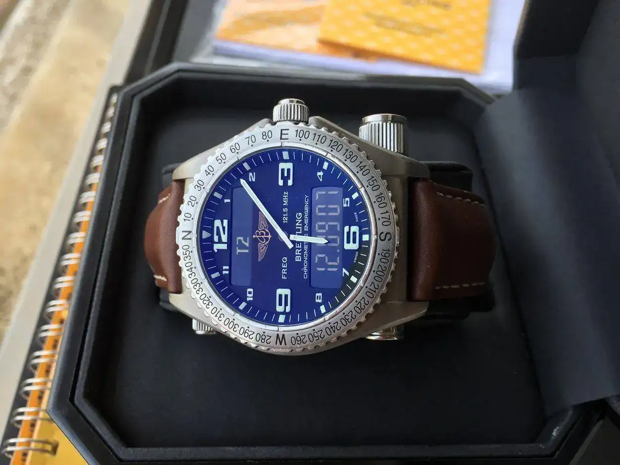breitling-emergency-e76321-1250px-30.webp