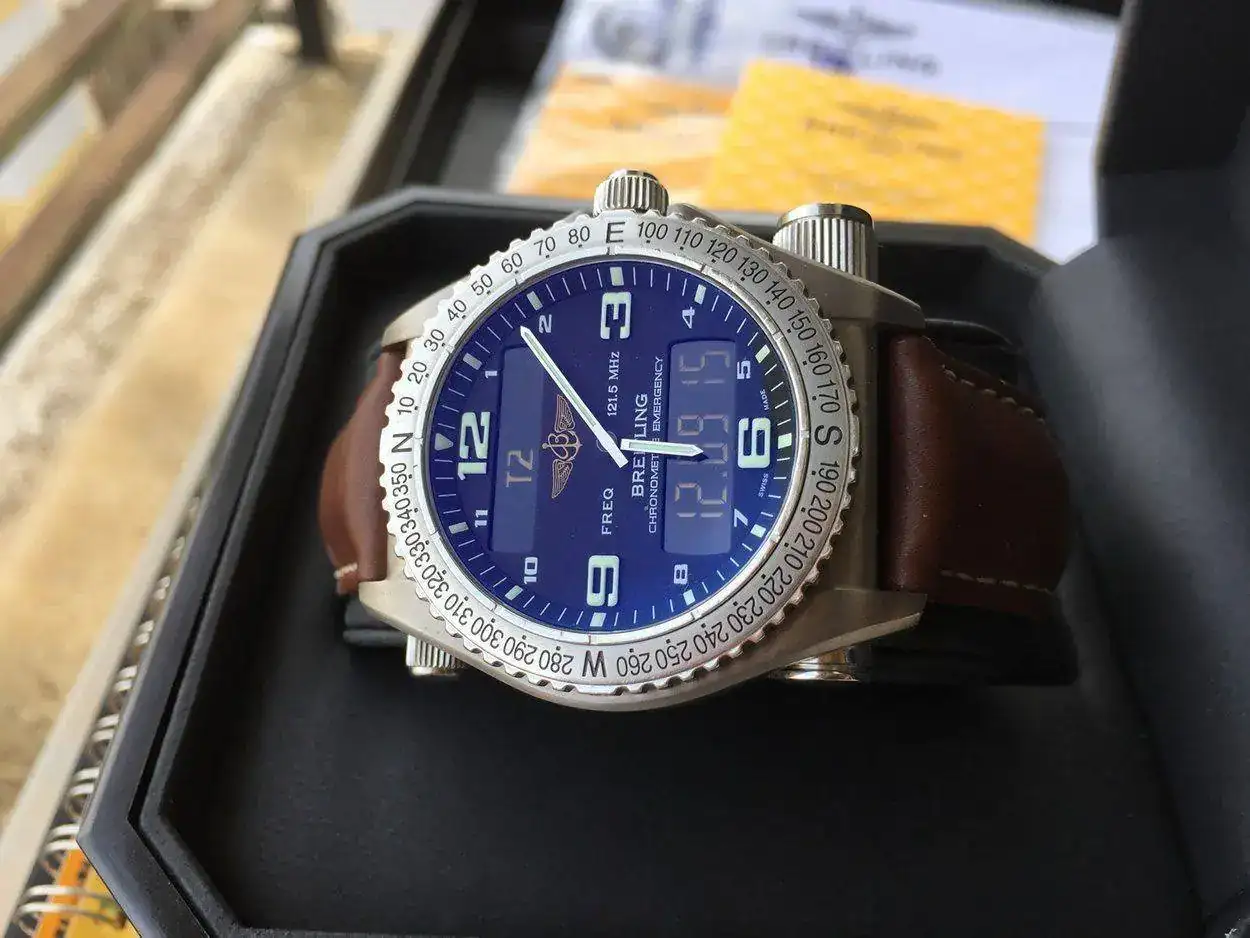 breitling-emergency-e76321-1250px-31.webp