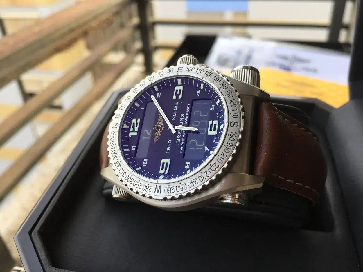 breitling-emergency-e76321-1250px-32.webp