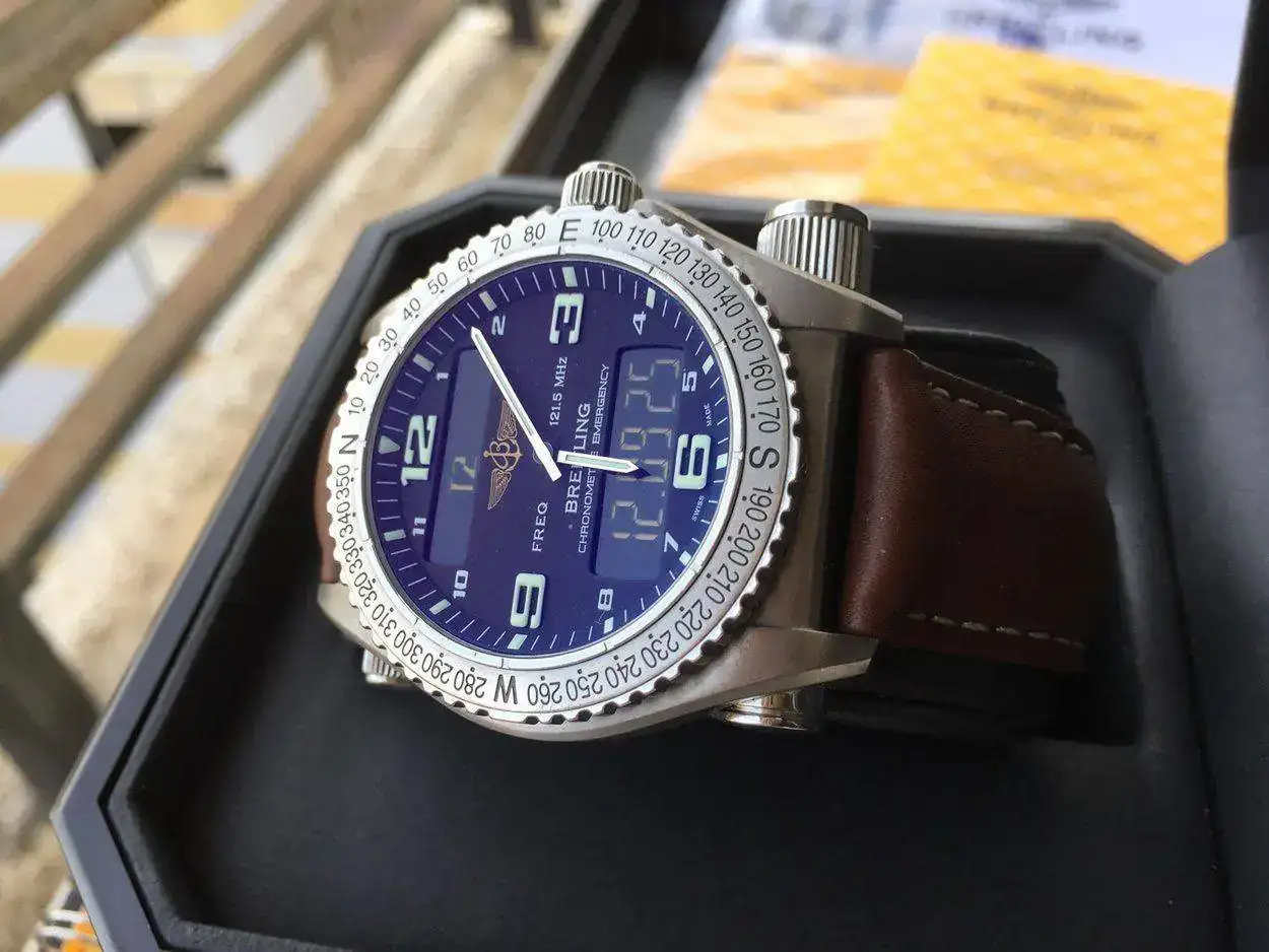 breitling-emergency-e76321-1250px-33.webp