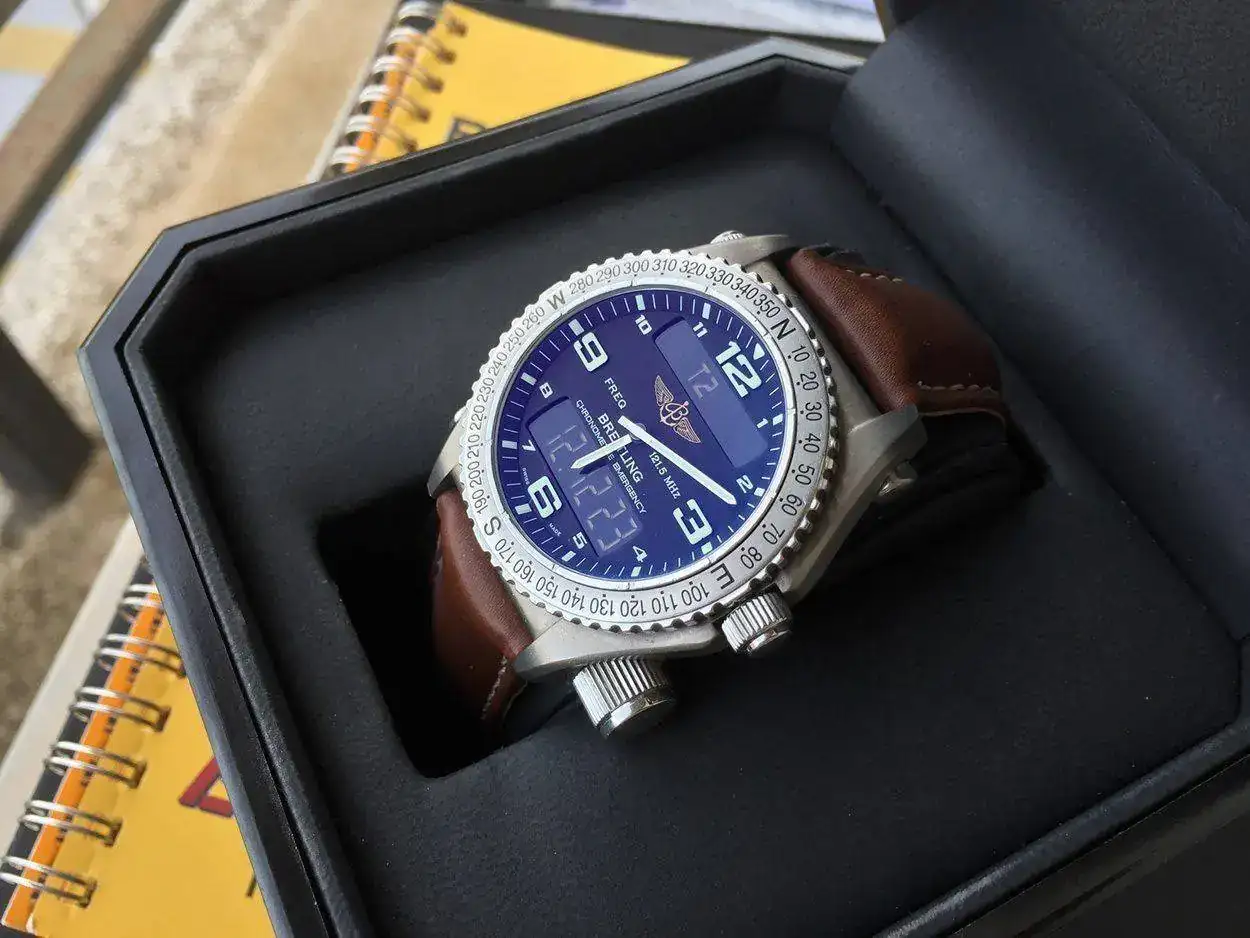 breitling-emergency-e76321-1250px-41.webp