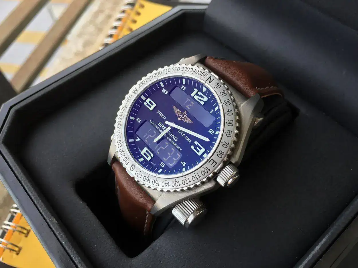 breitling-emergency-e76321-1250px-42.webp