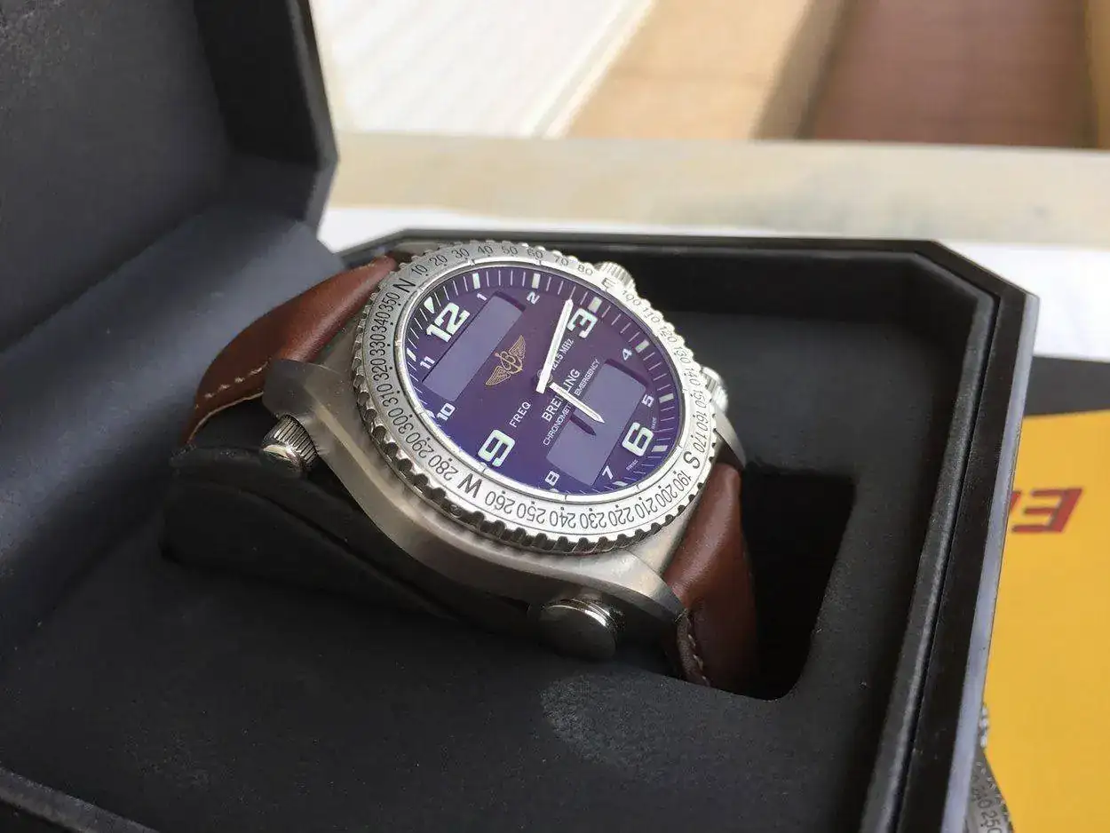 breitling-emergency-e76321-1250px-44.webp