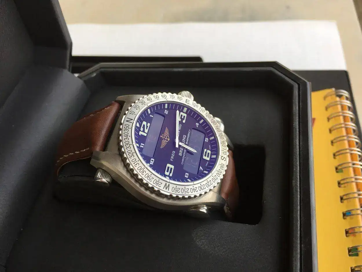 breitling-emergency-e76321-1250px-45.webp