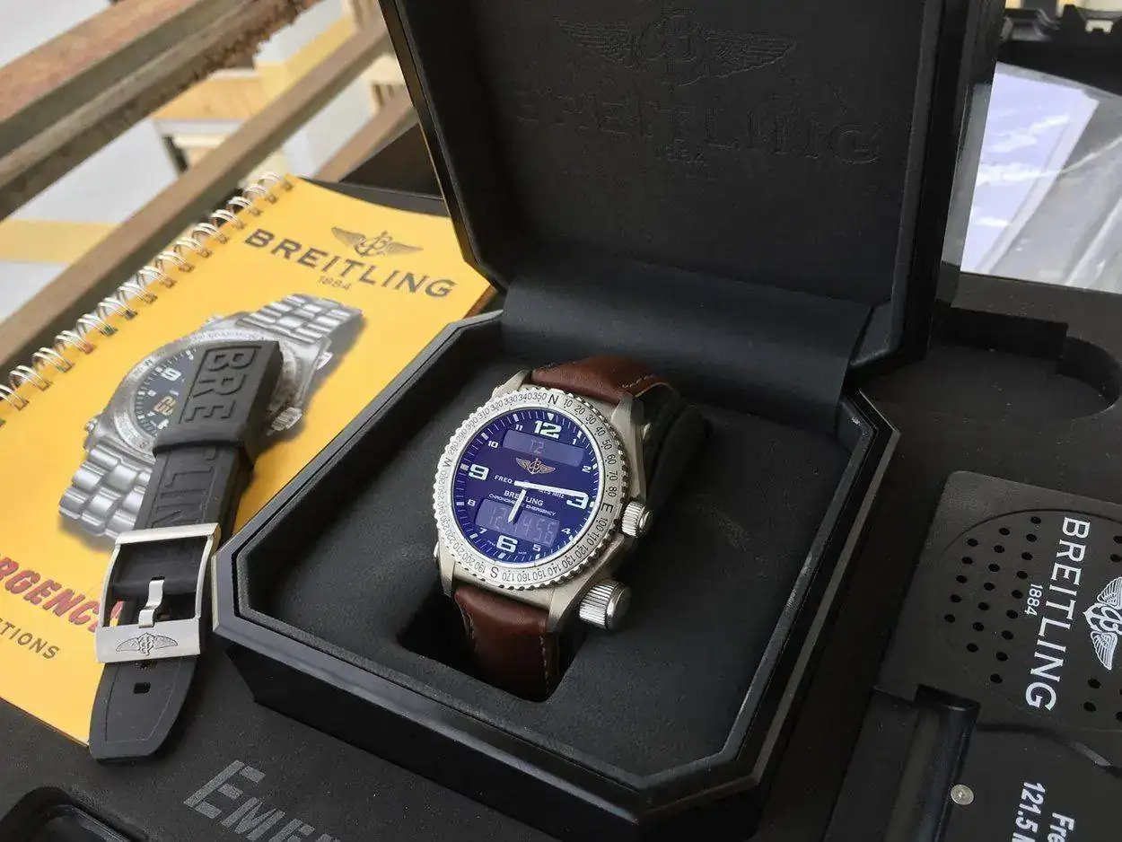 breitling-emergency-e76321-1250px-49.webp
