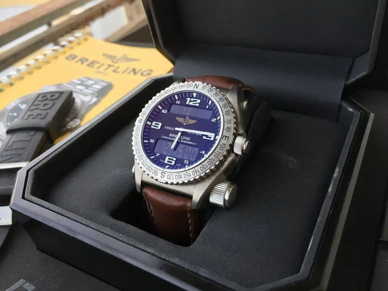 breitling-emergency-e76321-1250px-50.webp