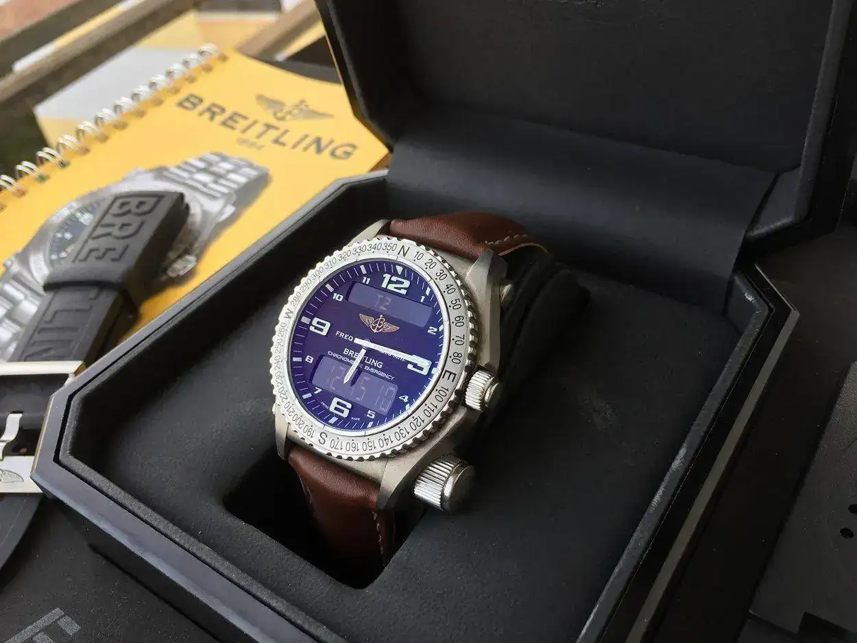 breitling-emergency-e76321-1250px-51.webp