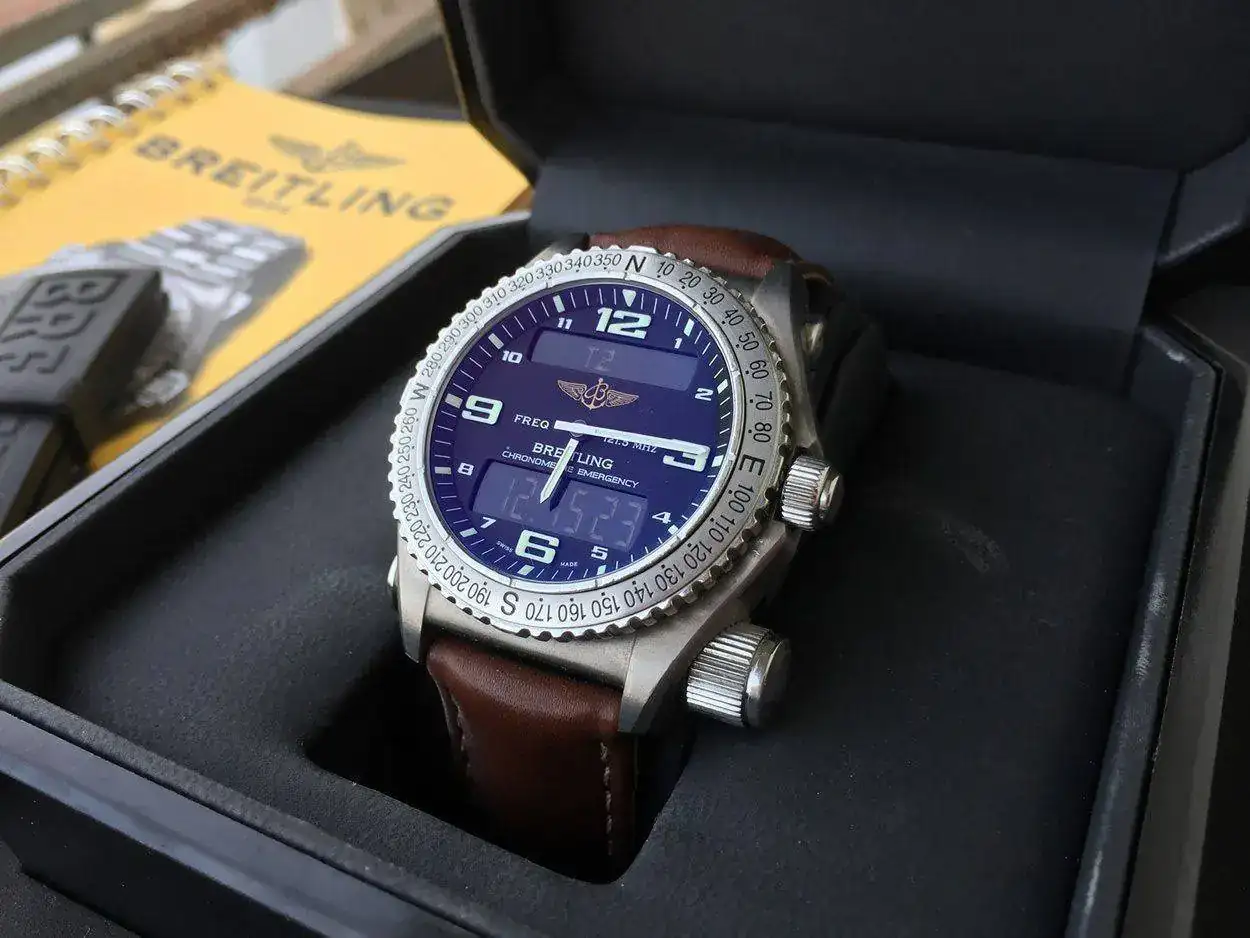 breitling-emergency-e76321-1250px-52.webp