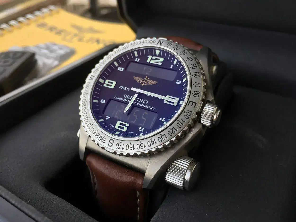 breitling-emergency-e76321-1250px-54.webp