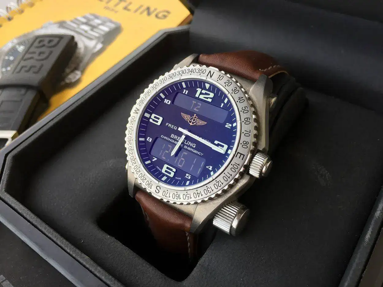 breitling-emergency-e76321-1250px-55.webp