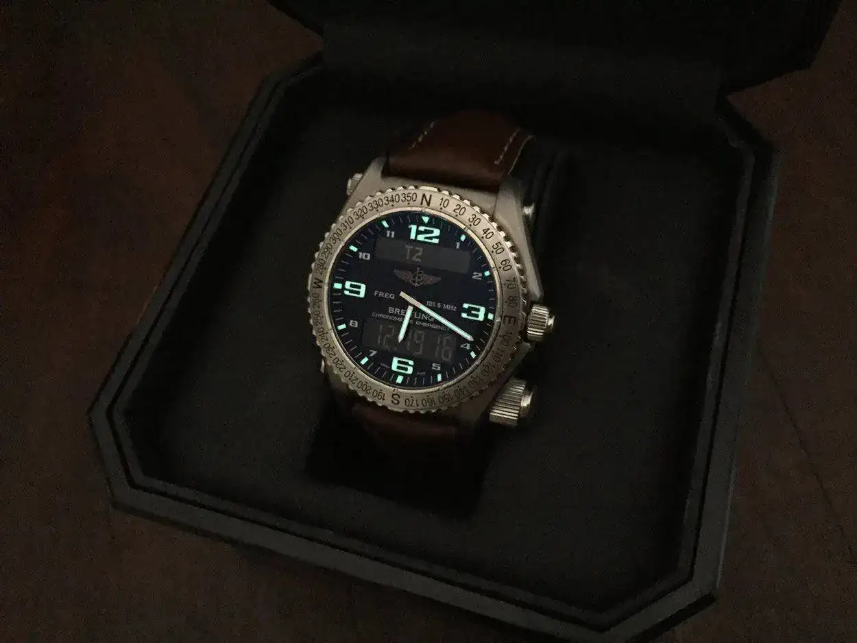 breitling-emergency-e76321-1250px-59.webp