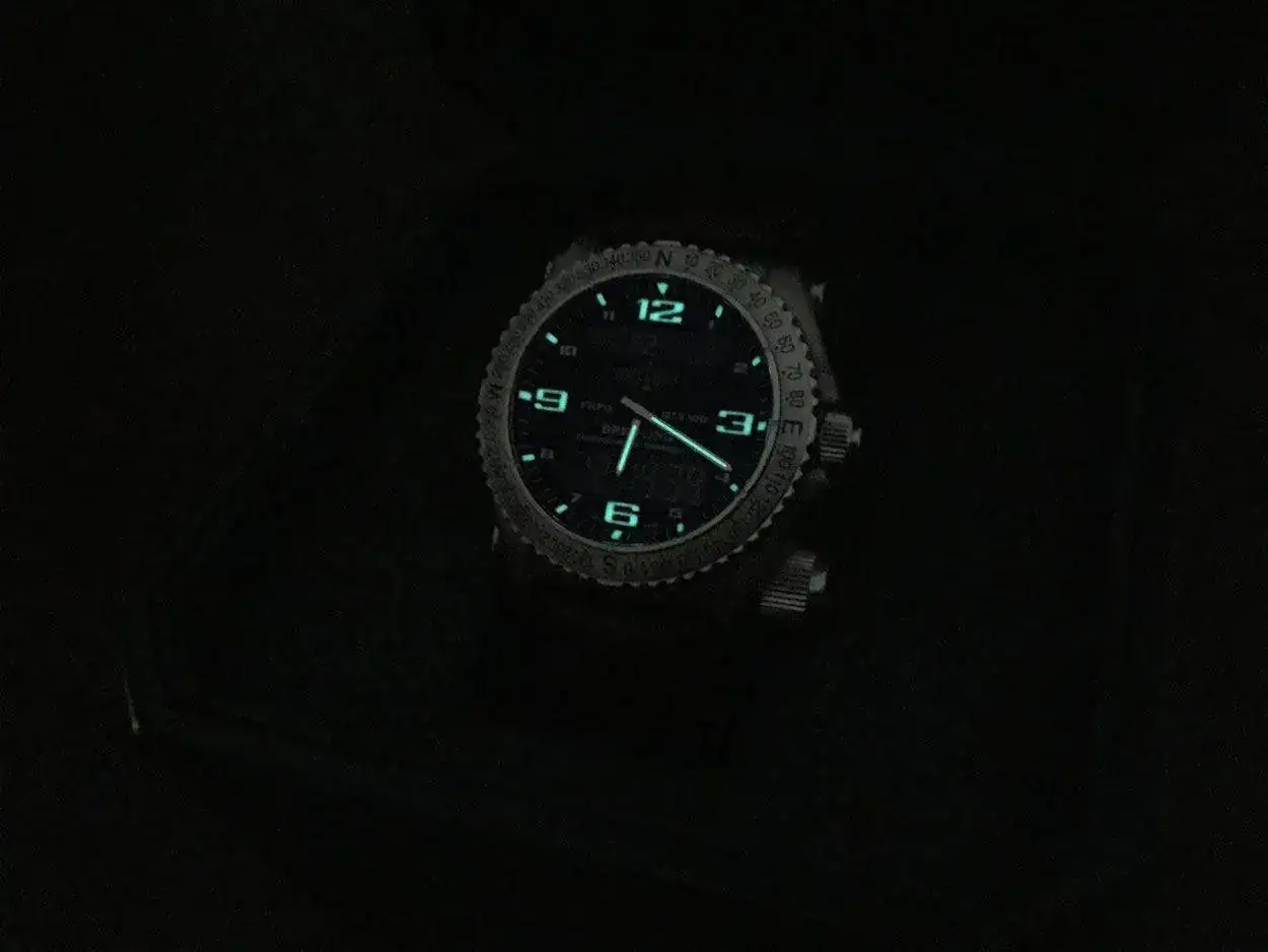breitling-emergency-e76321-1250px-61.webp