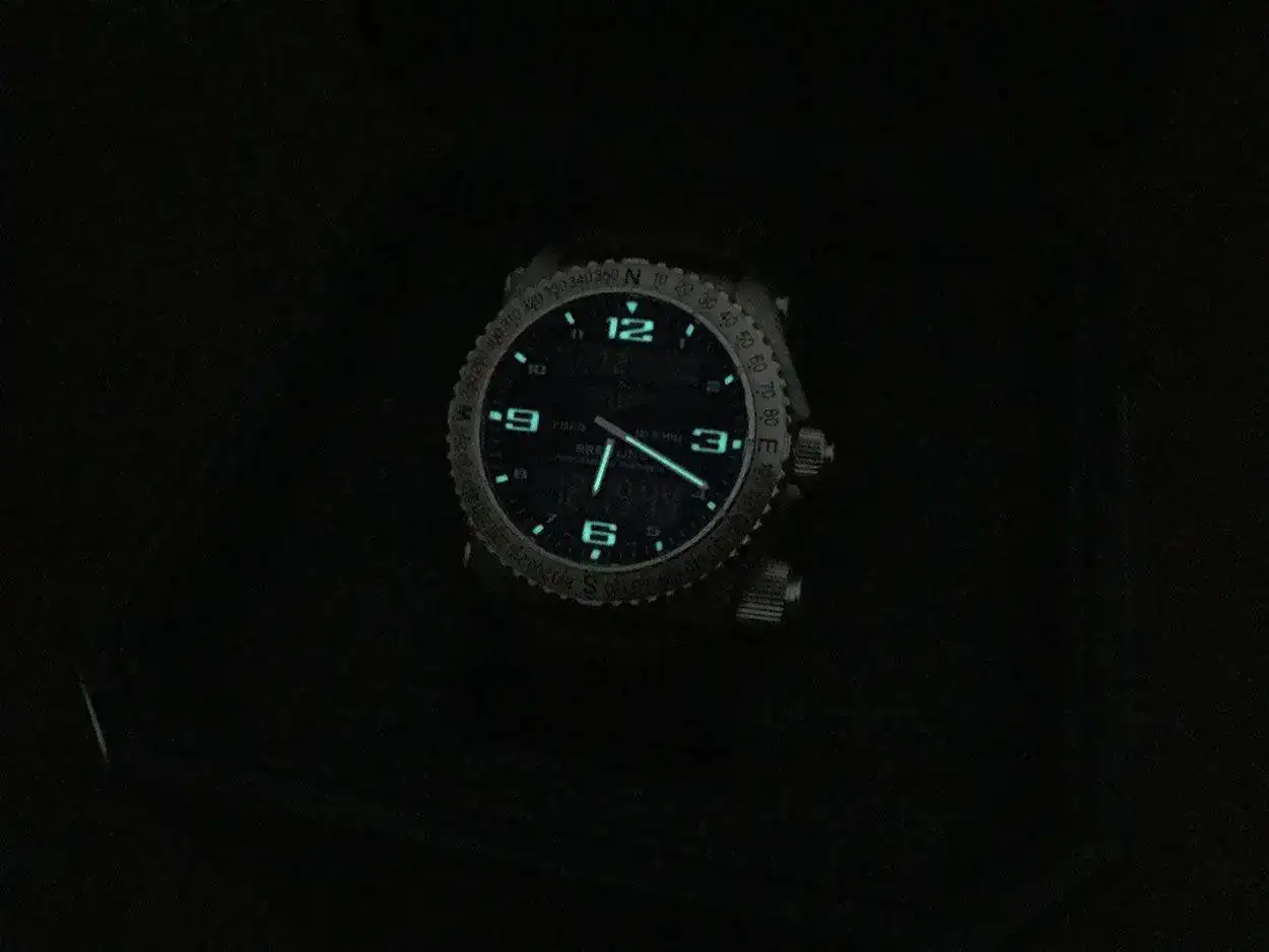 breitling-emergency-e76321-1250px-62.webp