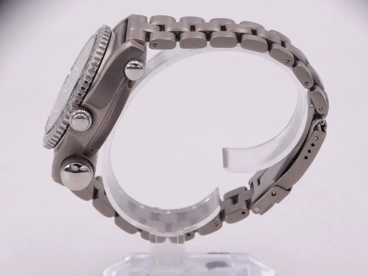 BREITLING Emergency Professional Mission E76321 02855.webp